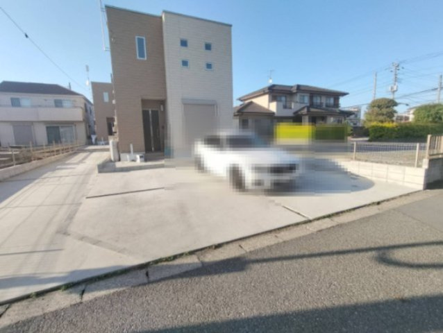 岩槻原町ドリームハウスの駐車場