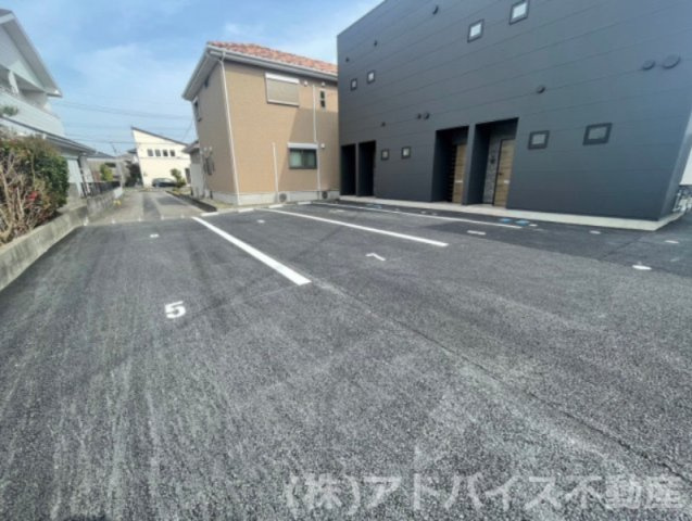 八女市納楚のアパートの駐車場