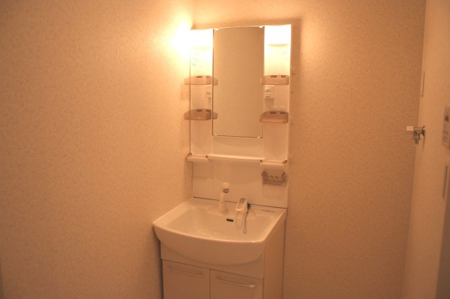 ヴィラージュ同志社前の洗面所|独立洗面台