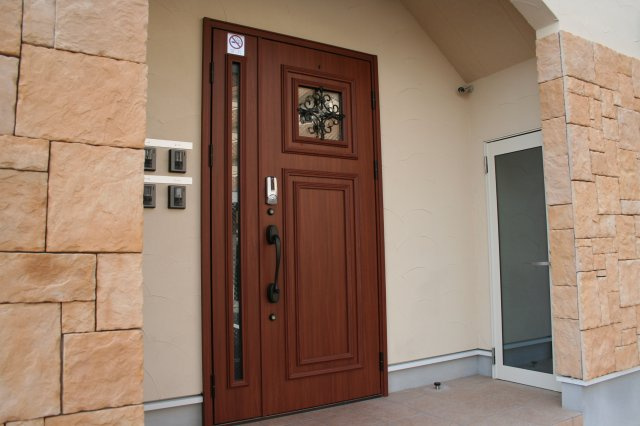 ヴィラージュ同志社前のその他|エントランスドア