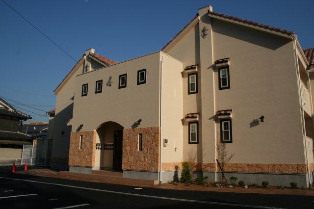 ヴィラージュ同志社前の外観|正面外観