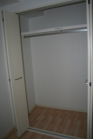 ヴィラージュ同志社前の収納|クローゼット