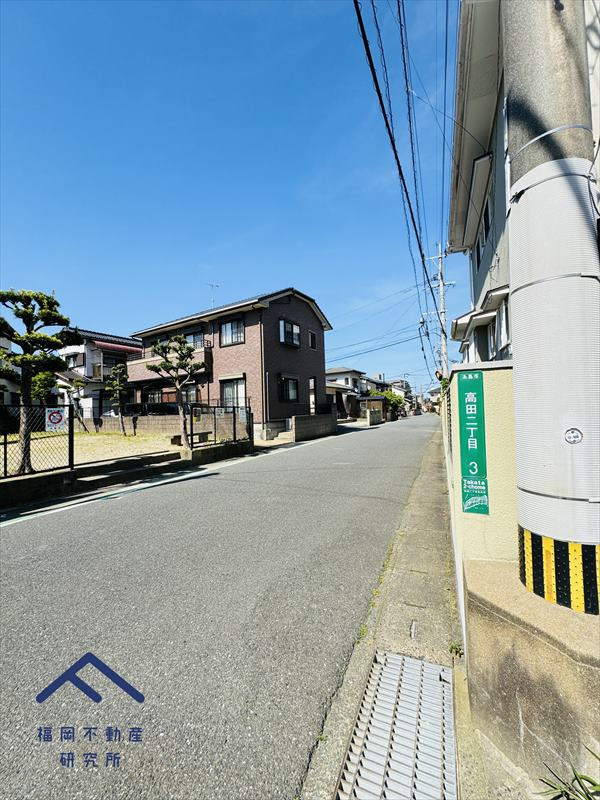 糸島市高田２丁目　戸建ての前面道路含む現地写真