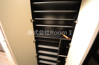 【玄関】 | プレサンス谷町キャトル | シンプルで使いやすい玄関です