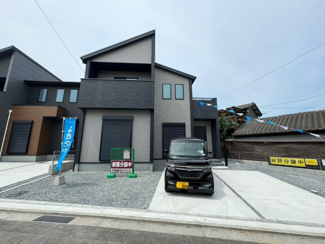 ーAdobeーアドブルー小倉北区中井2丁目1期　【小倉北区　新築戸建て】の外観|駐車スペースも広々♪　【小倉北区　新築戸建て】
