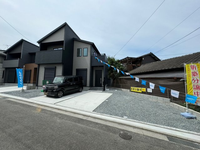 ーAdobeーアドブルー小倉北区中井2丁目1期　【小倉北区　新築戸建て】の駐車場|駐車スペースも２台、３台くらい停められます♪　【小倉北区　新築戸建て】