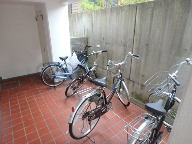 【その他共用部分】 | ホワイトコート北口 | 自転車置き場です