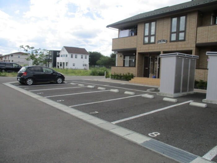 サンフラワーYの駐車場