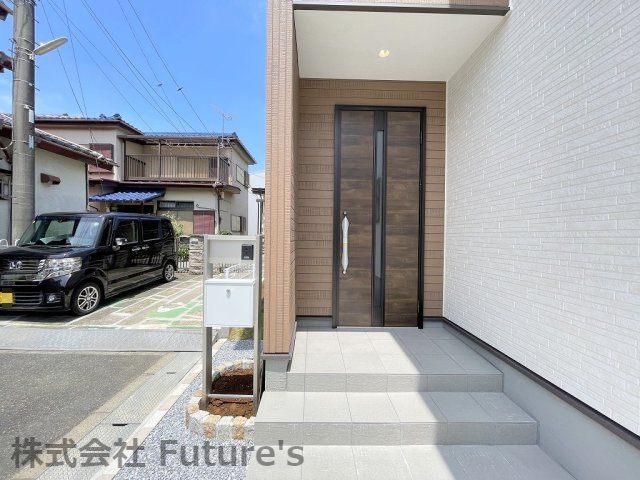 三郷市天神1丁目　新築戸建　全1棟のエントランス|建物エントランス