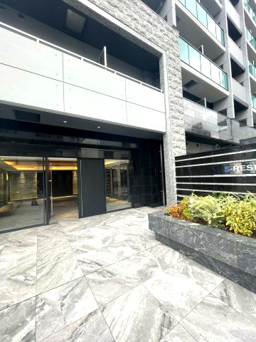 S-RESIDENCEドーム前千代崎のエントランス