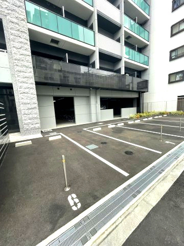 S-RESIDENCEドーム前千代崎の駐車場