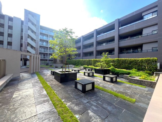 京阪『神宮丸太町』駅まで徒歩７分■リフォーム済み３ＬＤＫ■ペット飼育可■エルパークスクエア京都鴨川のその他共用部分|マンション共有中庭