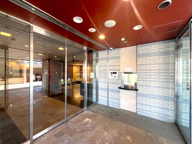 京阪『神宮丸太町』駅まで徒歩７分■リフォーム済み３ＬＤＫ■ペット飼育可■エルパークスクエア京都鴨川のエントランス|エントランス