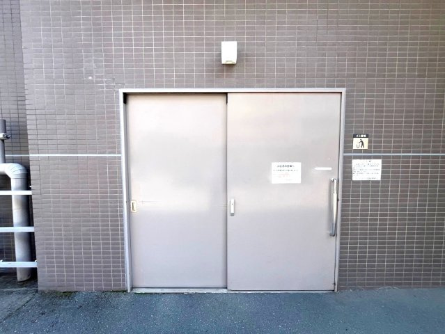 京阪『神宮丸太町』駅まで徒歩７分■リフォーム済み３ＬＤＫ■ペット飼育可■エルパークスクエア京都鴨川のその他共用部分|ごみ捨て場