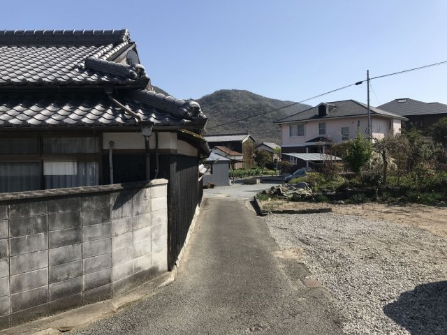 たつの市揖保川町の前面道路含む現地写真|洗面所です