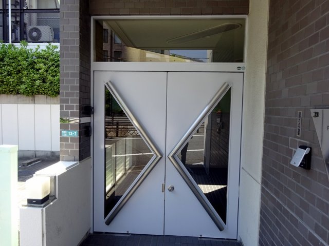 ホワイエ甲子園のエントランス