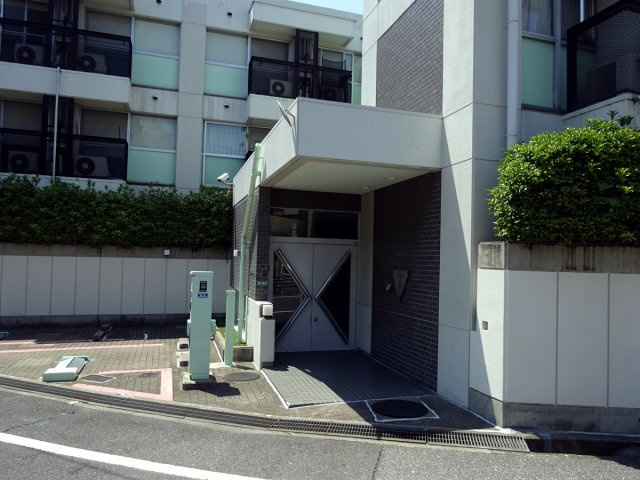 ホワイエ甲子園の外観