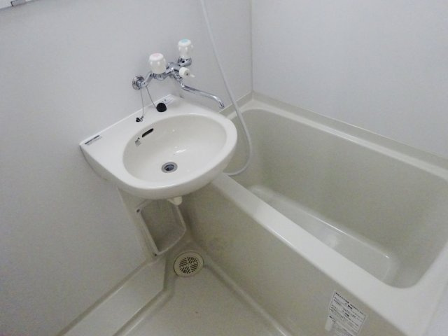 ホワイエ甲子園の浴室