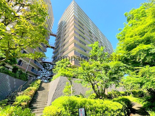 ■厚木市恩名5丁目　エステ・スクエア本厚木参番館の外観|植栽もあり緑豊かな周辺環境☆