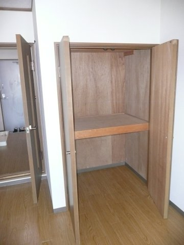 ディヴァ新田辺の収納