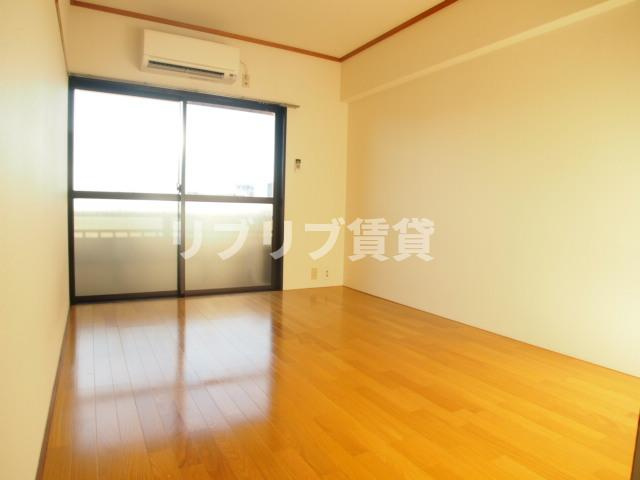 プリヴェール末広の洋室