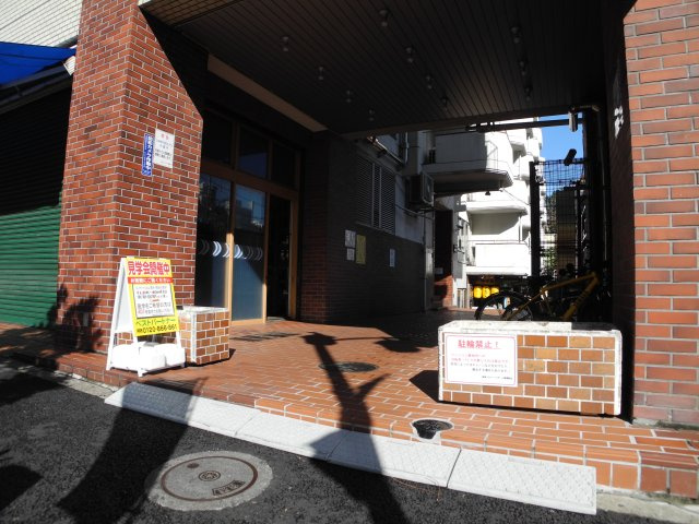 新宿フラワーハイホームのエントランス