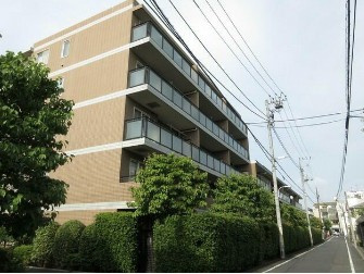 【外観】 | ドューエ永福フォーリア | 鉄筋コンクリート造のがっちりとした建物。