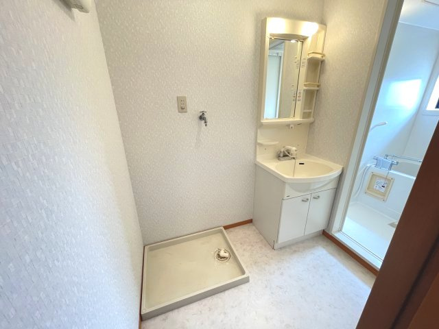 【洗面所】 | 脱衣スペースもあります