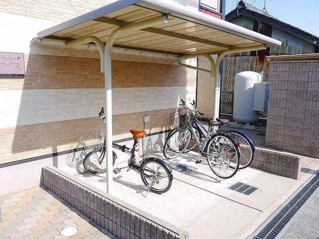 レオパレスヴィラージュＤのその他共用部分|自転車置場が有ります。