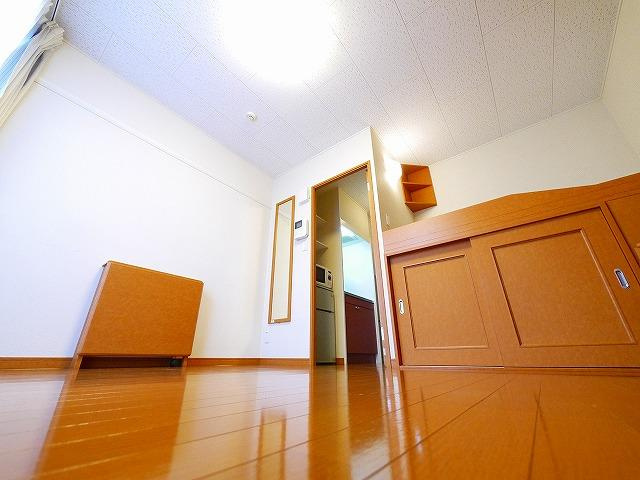 レオパレスヴィラージュＤの内装|使い勝手のいい洋室です
