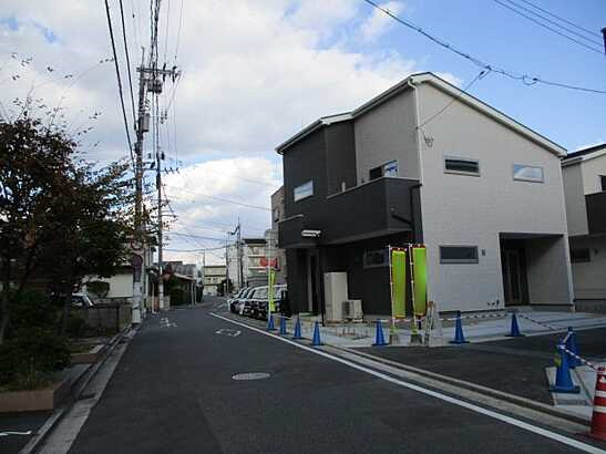 【前面道路含む現地写真】