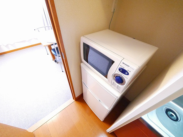 レオパレスあやめ池疋田の設備|冷蔵庫もレンジも買う必要無しですよ