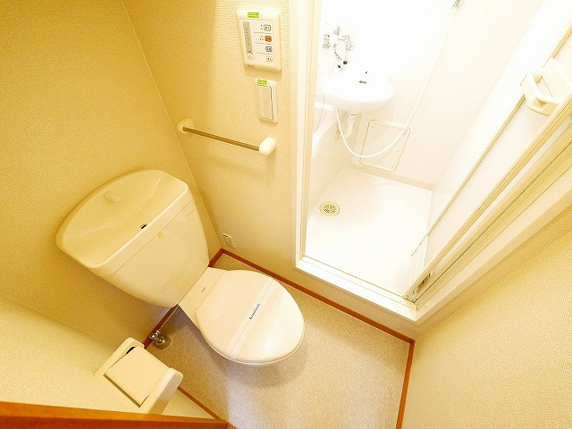 レオパレスあやめ池疋田のトイレ|落ち着いた色調のトイレです