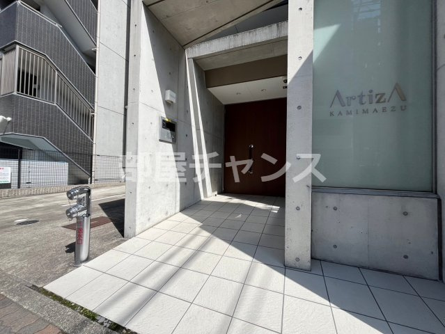 ArtizA上前津のエントランス