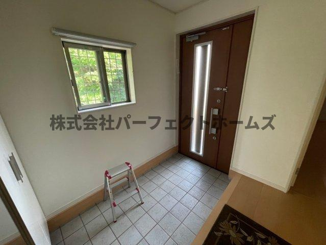 禁野本町1丁目平屋　賃貸の玄関|明るい玄関です