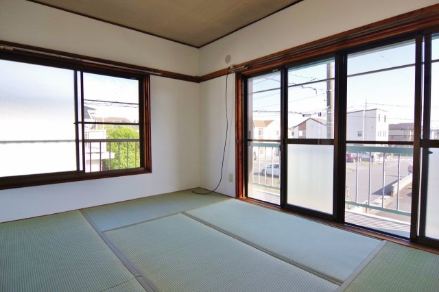 光荘の寝室|角部屋、2面採光でとっても明るいです♪