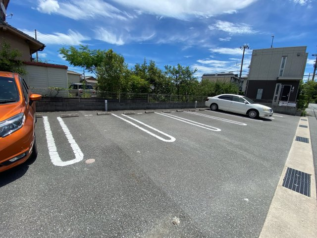 セジュール弥生の駐車場