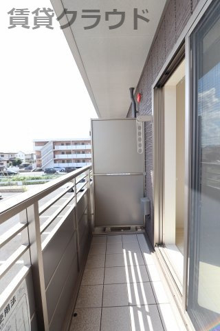 レオマノワールのバルコニー|明るいバルコニーは洗濯物もよく乾きそうです！