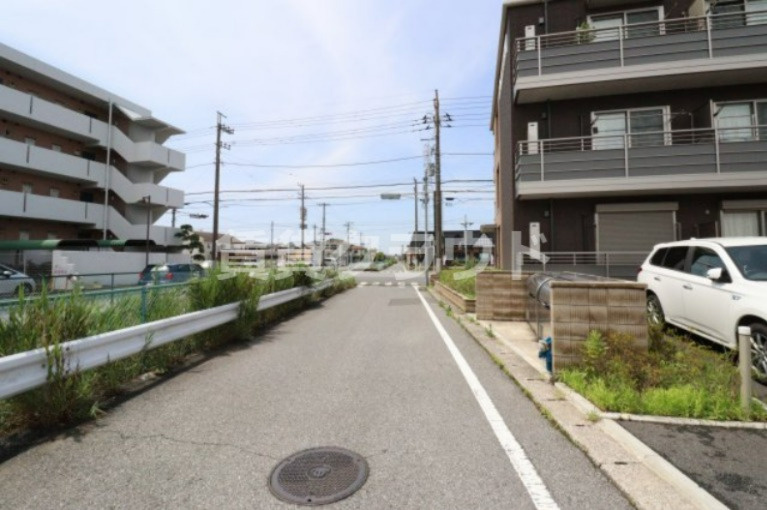 レオマノワールの駐車場|落ち着いた周辺環境は夜もぐっすりですね！