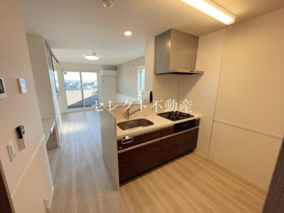 【キッチン】 | セレブ天草 A棟 | 【セレブ天草 A棟】システムキッチン3口コンログリル付きでお料理の幅が広がります☆