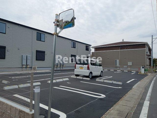 一宮市奥町字郷浦のアパートの駐車場