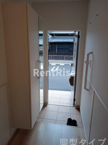 一宮市奥町字郷浦のアパートの玄関