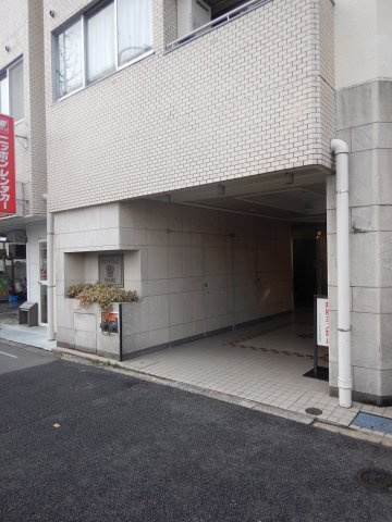 ダイアパレス白山のエントランス