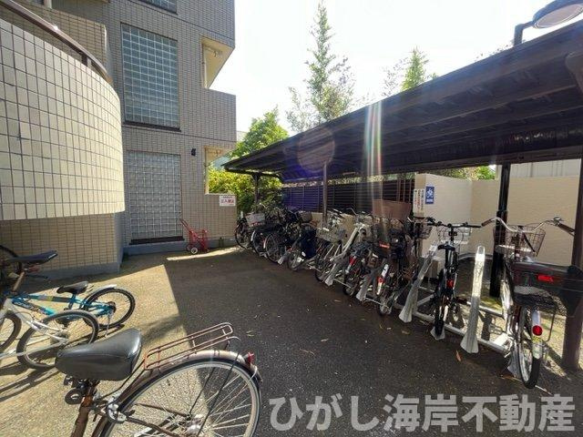 コスモ茅ヶ崎ベルセーヌの駐車場|敷地内駐輪場