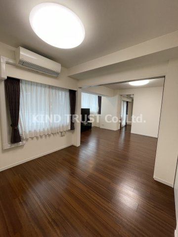 エステムプラザ梅田の居間・リビング|こちらのリビングで趣味の時間をお楽しみください