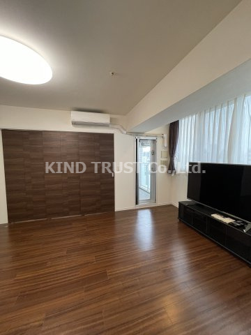 エステムプラザ梅田の居間・リビング|こちらの居間で趣味の時間をお楽しみください