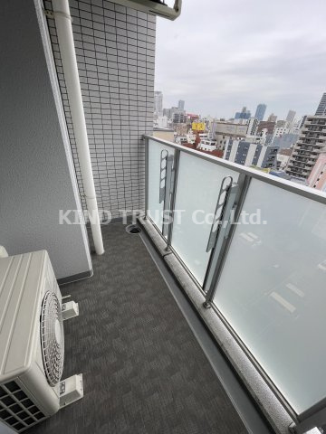 エステムプラザ梅田のバルコニー|お洗濯にも便利なバルコニー付き