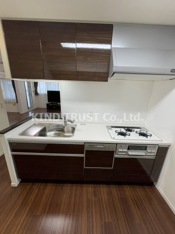 エステムプラザ梅田のキッチン|コンパクトなキッチンで掃除もラクラク