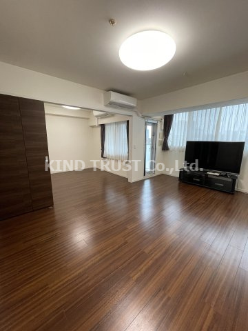 エステムプラザ梅田の居間・リビング|使いやすいリビングです