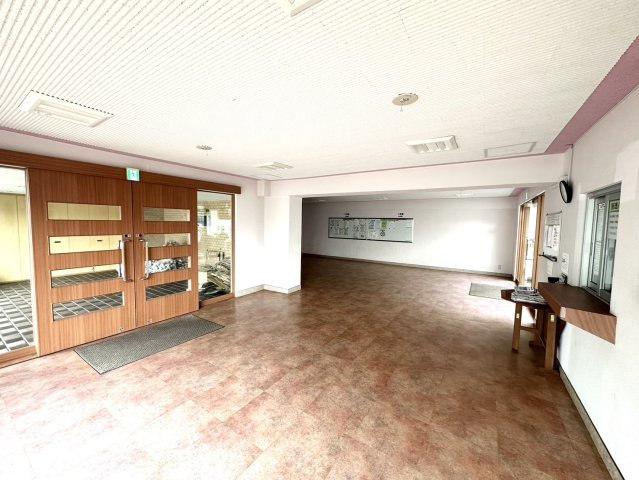 宮城野ハイツ2号棟のエントランス